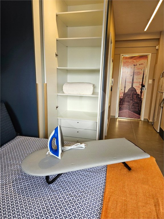 Apartamento Mobiliado a Venda no Campo Belo