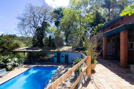 Casa á venda em condominio em Caieiras SP