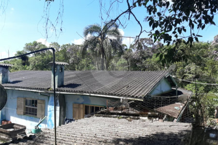 Tapiraí Sp - Sítio Santa Clara - Area de 12,1 ha - composto por casa principal, galpões poço artesiano, ótima área para plantios. Fica localizado a aproximadam. 1 quilômetro da prefeitura. Area preservação permanente- 4,6 ha - Area aproveitável - 4,6 ha - area utilizada rural - 2,5 ha -R$ 750.000,00