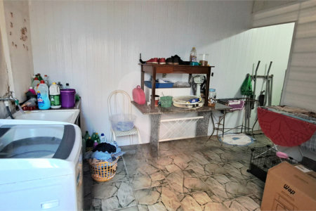 Casa no Jardim Medeiros ampla com 3 dormitórios bem distribuída