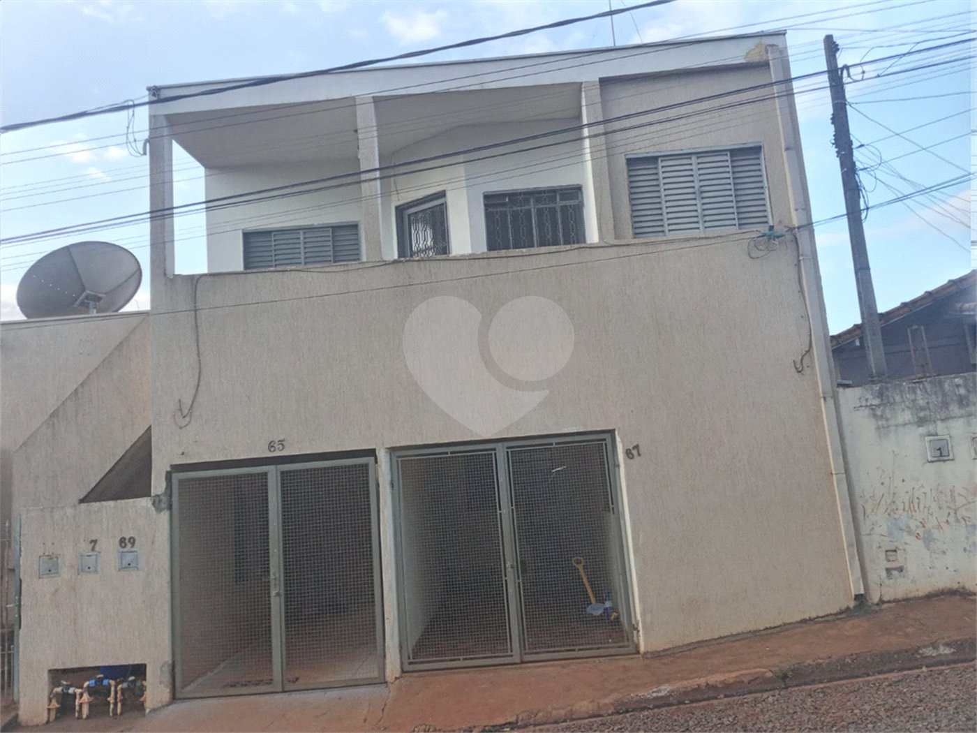 Imóvel para venda sendo 03 casas independentes na Vila Celina.