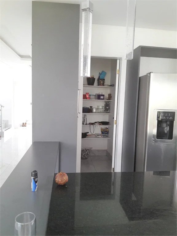 Casa à venda com 3 suítes em Moinho Velho, Cotia, SP