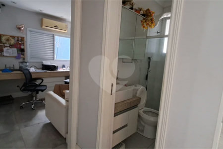 Casa à Venda no Golden Park – 4 Quartos, Churrasqueira e Piscina!
