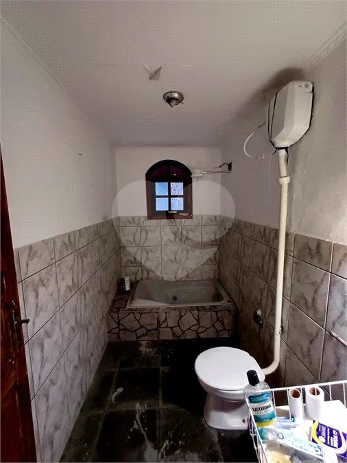 Casa à venda em Atibaia com 5 dormitórios (1 suíte), piscina e área gourmet, 2 vagas garagem, avalia permuta e financiamento