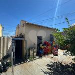 Casa com salão comercial, á venda, em São Carlos-SP.