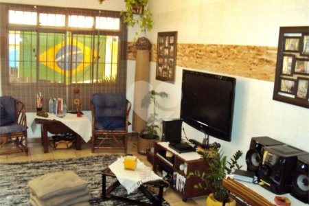 Sobrado a venda com 160 m², 4 quartos e 2 vagas