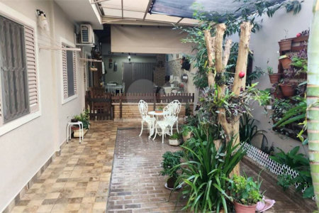 Casa térrea no Jardim Hikare