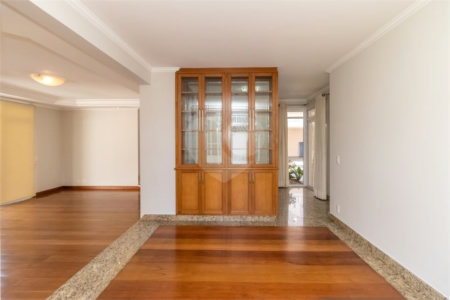 Casa à venda com 4 quartos, sendo 2 suítes, no condomínio Stephanie, São Paulo - SP