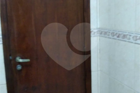 Casa Térrea com 3 dormitórios, sendo 1 suíte.