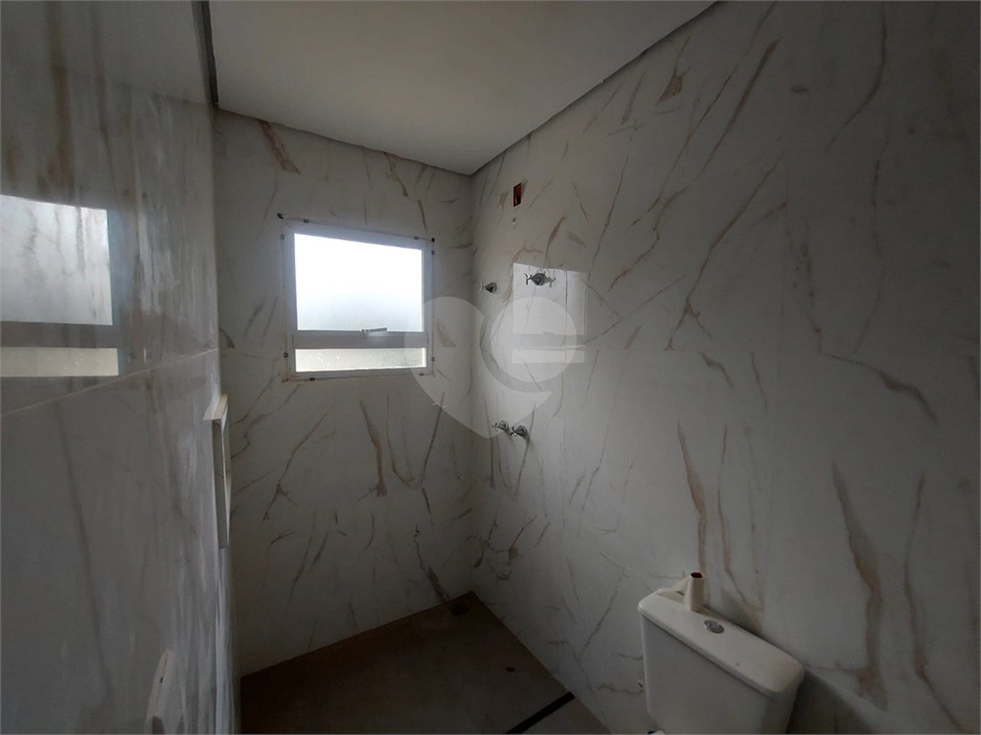 Sobrado à venda com 3 quartos, sendo 1 suíte, em Vila Omízollo, Louveira, SP
