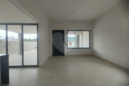 Casa exclusiva em Atibaia de alto padrão com 3 suítes, piscina, espaço gourmet, condomínio fechado, aceita financiamento