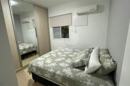 Apartamento no Condomínio Parque dos Manacás.