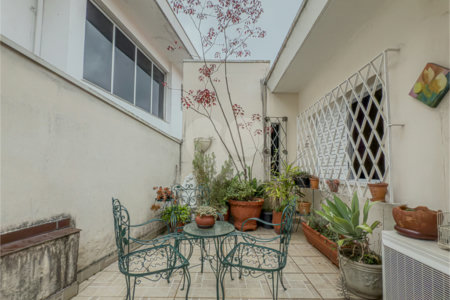 Casa com 3 Dormitórios e 2 suítes à Venda no Bairro da Saúde