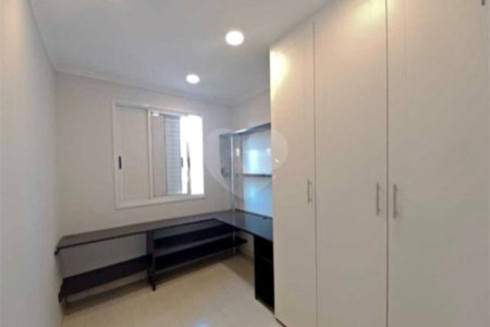 Apartamento no Edifício Torres di Itália.