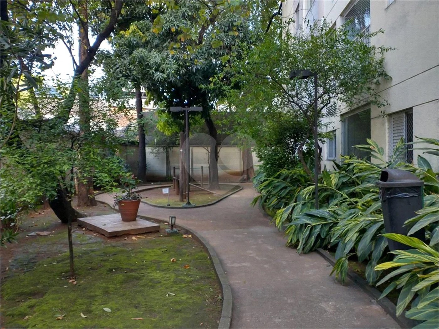 Apto no Cambuci de 55m2, com 2 dorms, 2 banheiros, 1 suíte, 1 vaga. Estuda permuta.