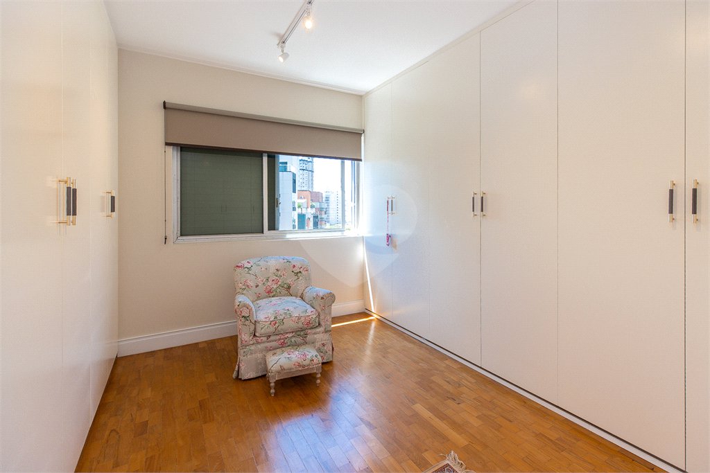 Apartamento para venda em Moema com 185m², 3 dormitórios sendo 1 suíte e 1 vaga