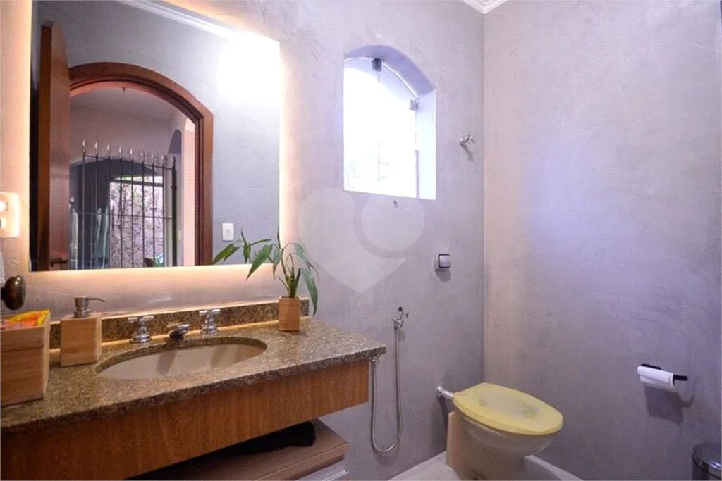 Casa com 4 Dormitórios sendo 1 suíte, com 3 Vagas