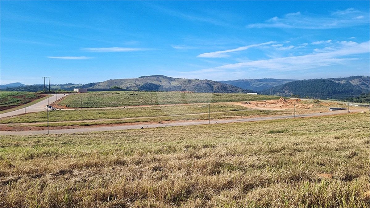 Lote de 600 m² com Potencial de Vista e Localização Reservada no Santana da Lapa – Joaquim Egídio