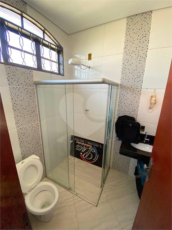Sobrado para venda, com 3 dormitórios, sendo 1 suíte.