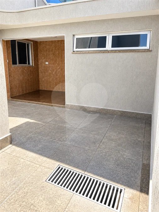 Sobrado de 250 m² em São Bernardo do Campo, com 3 dormitórios, suíte, escritório, quintal, edícula e 2 vagas, em excelente localização.