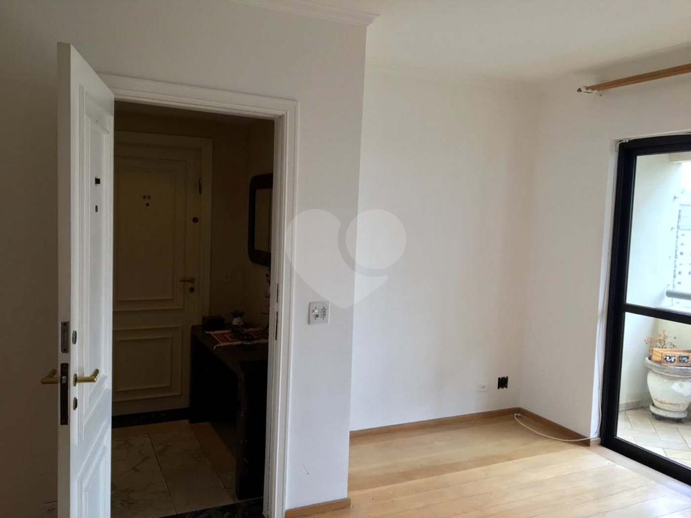 Apartamento com 3 Dormitórios sendo 1 Suíte 2 Vagas à Venda 99 m² por R$ 650.000