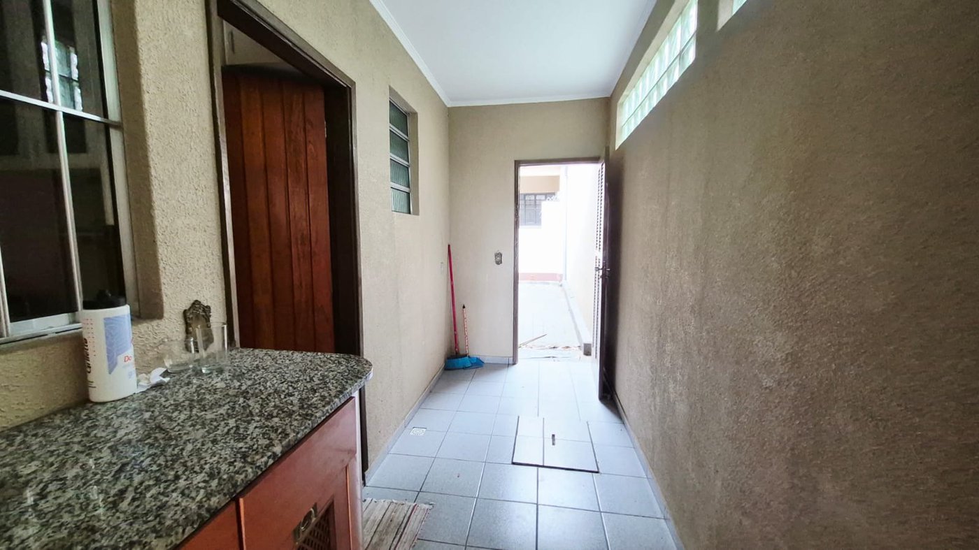 Casa espaçosa com edícula e 218 m² muito bem aproveitados! Conjunto Residencial Butantã, São Paulo - SP