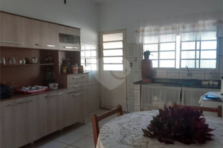 Casa térrea no Itamaraty.
