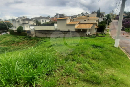 Lindo terreno a venda no condomínio Villaggio Capriccio