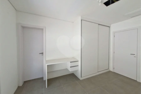 Casa à venda ou para alugar com 3 suítes no condomínio Jardim Flora, São Paulo - SP