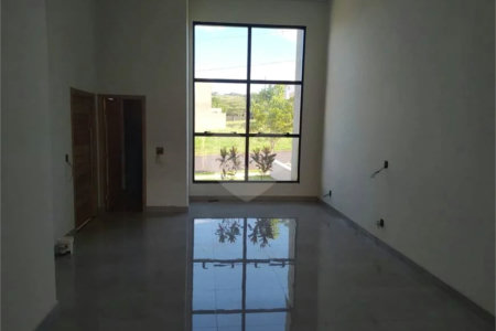 Casa térrea no Condomínio Reserva Imperial.