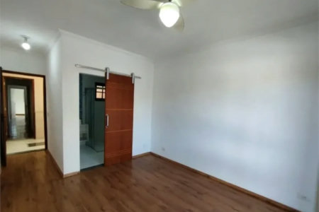 Sobrado à venda com 3 quartos, sendo 1 suíte,  em Jardim Ester, São Paulo, SP