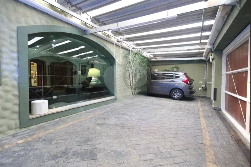 Sobrado a venda na Vila Mariana de 300m² 2 suítes 3 dormitórios 5 vagas