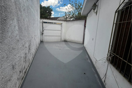 Casa com 70m², 3 dormitórios, sendo 1 suíte, 4 vagas, à venda no bairro do Ipiranga.