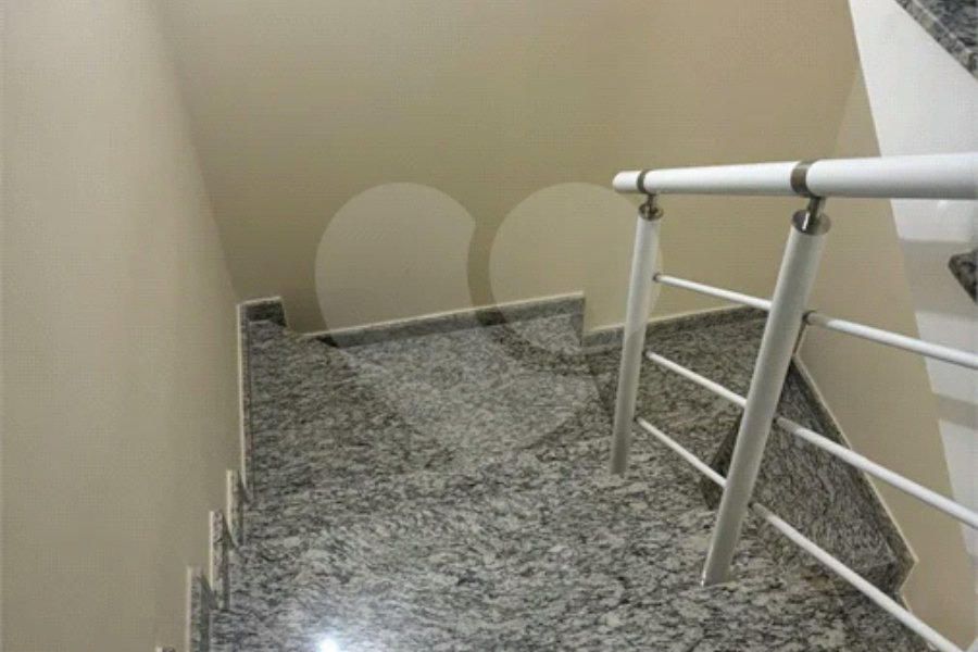 Sobrado à venda ou para alugar com 3 suítes em Horto, São Paulo, SP