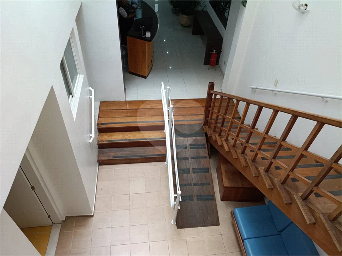 Casa comercial com 7 salas, 2 vagas no Paraiso
