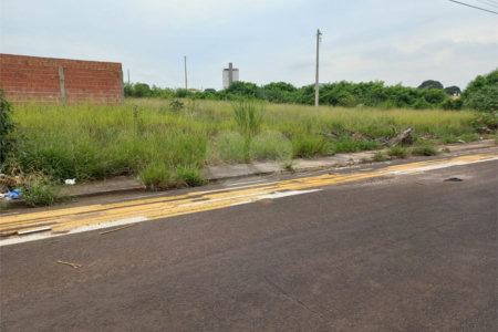 Terreno com 145,30 m² de área total.