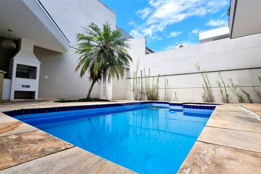 Sobrado com 4 suítes, 5 vagas e Piscina - Palmas do Tremembé