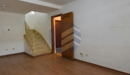 Sobrado à venda com 4 quartos em Jardim Trussardi, São Paulo, SP