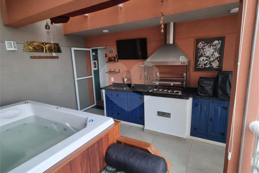 Apartamento em cobertura na Vila Prudente com 2 dormitórios, 1 suíte, 2 sacadas e hidromassagem.