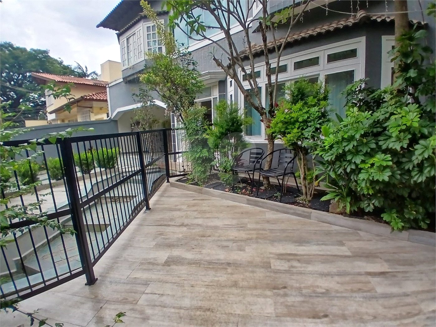 Oportunidade No Alto de Pinheiros Ótimo Sobrado com 352m² de A.C, frente para uma bela Praça.