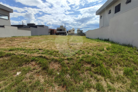 Lote à Venda em São Carlos, no Condomínio Villeneuve I