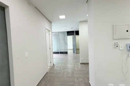 Sala para locação Domo Business 101 m - 2 vagas - Sala com divisórias, ar condicionado e banheiro.
