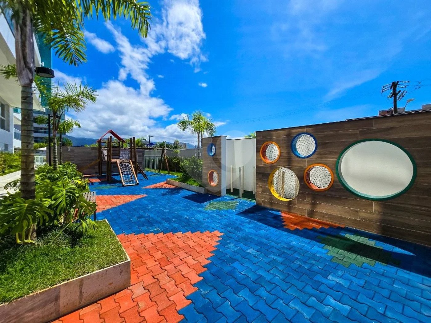 Apartamento à venda com 3 quartos, sendo 1 suíte,  em Maitinga, Bertioga, SP