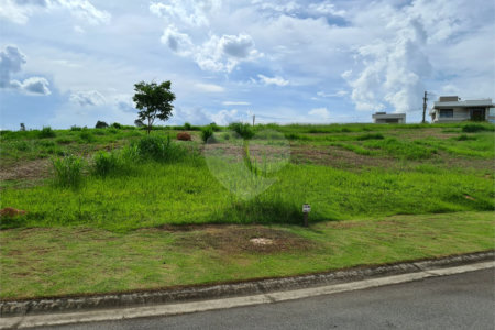 Terreno à Venda em Condomínio de Alto Padrão na Cidade de Vinhedo/SP.