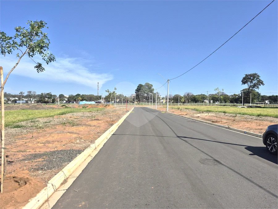 Terreno comercial á venda no condomínio Jardim Larine