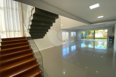 Casa com alto padrão de acabamento para venda no Condomínio Montreal.