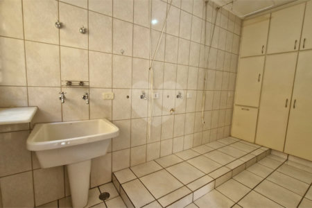 Casa sofisticada à venda em bairro nobre de Atibaia | 3 dormitórios | 408 m²