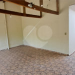 Casa ampla em bairro tranquilo – excelente oportunidade para morar ou investir!