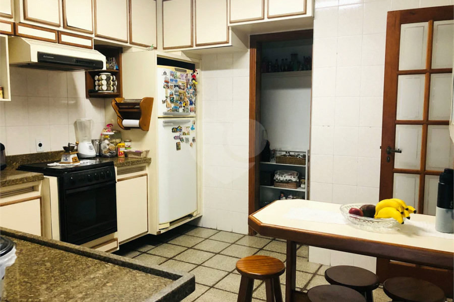 SOBRADO A VENDA NO TREMEMBÉ - 3 DORMS. (1 SUÍTE) E 5 VAGAS
