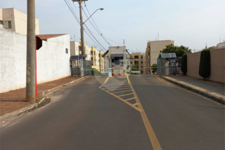 Apartamento no Condomínio Residencial Jardim das Torres.